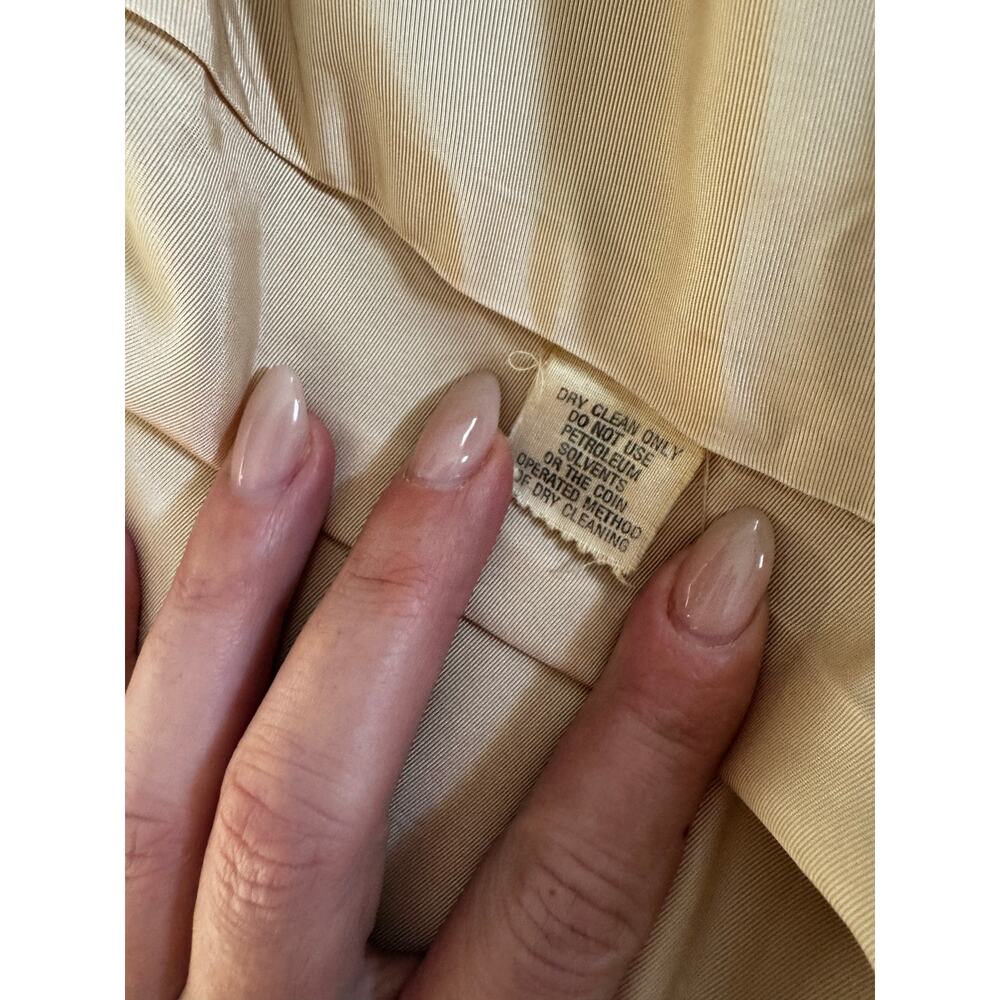 Vintage Diane Von Furstenburg Beige Trenchcoat - Picture 4 of 9
